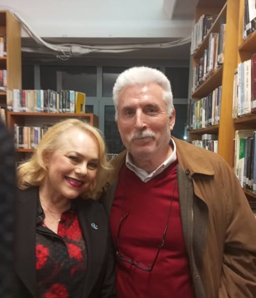 100ό: Η συγγραφέας Γκέλη Ντηλιά και η απάντηση... Facebook Image