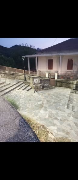 111ο: Γιατί πολλά σπίτια στο Φανάρι Ιθώμης έχουν... Facebook Image