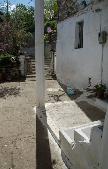 178ο: Η ιστορία της οικογένειας Καστάνη: Από τη... Facebook Image