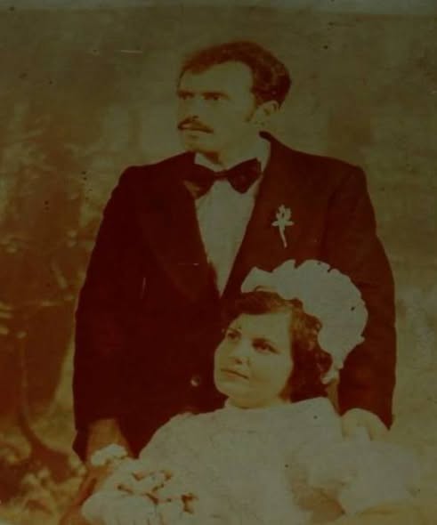 178ο: Η ιστορία της οικογένειας Καστάνη: Από τη... Facebook Image