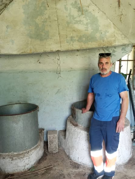 191ο: Το τυροκομείο και το γαλακτοπωλείο των αδερφών... Facebook Image